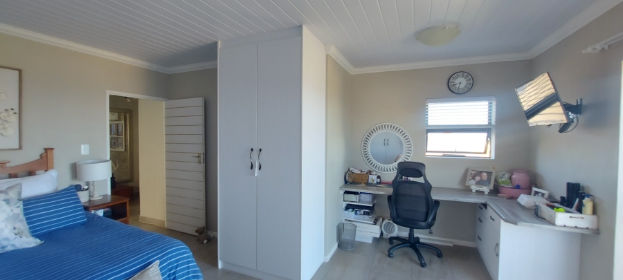 5 Bedroom Property for Sale in Dana Bay Western Cape